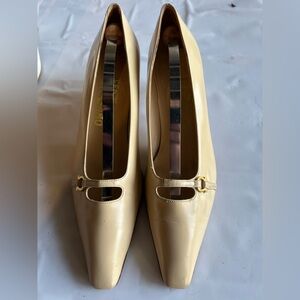 Vintage Salvatore Ferragamo Cream Heels